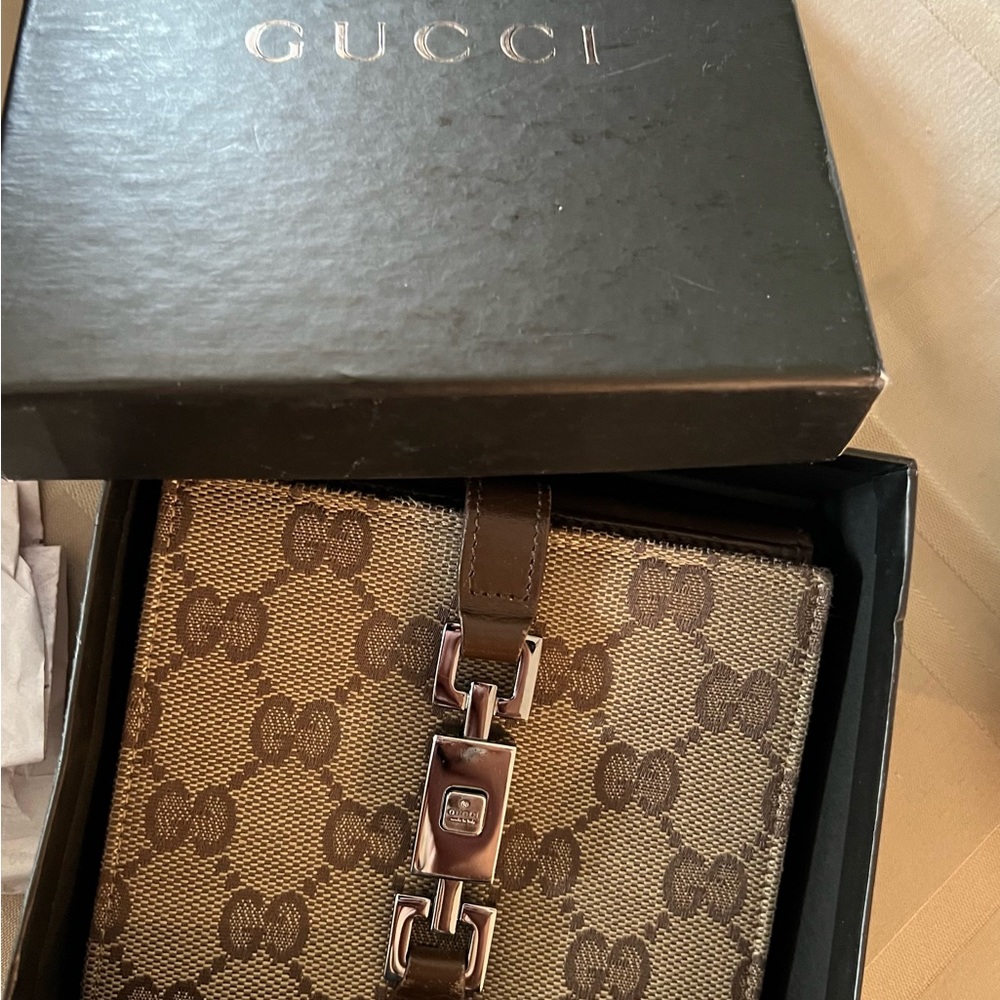 Authentic EUC Gucci Jackie wallet. Original box and receipt.